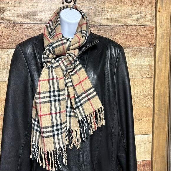 Burberry Cashmere Scarf traditional check print - Picture 8 of 14